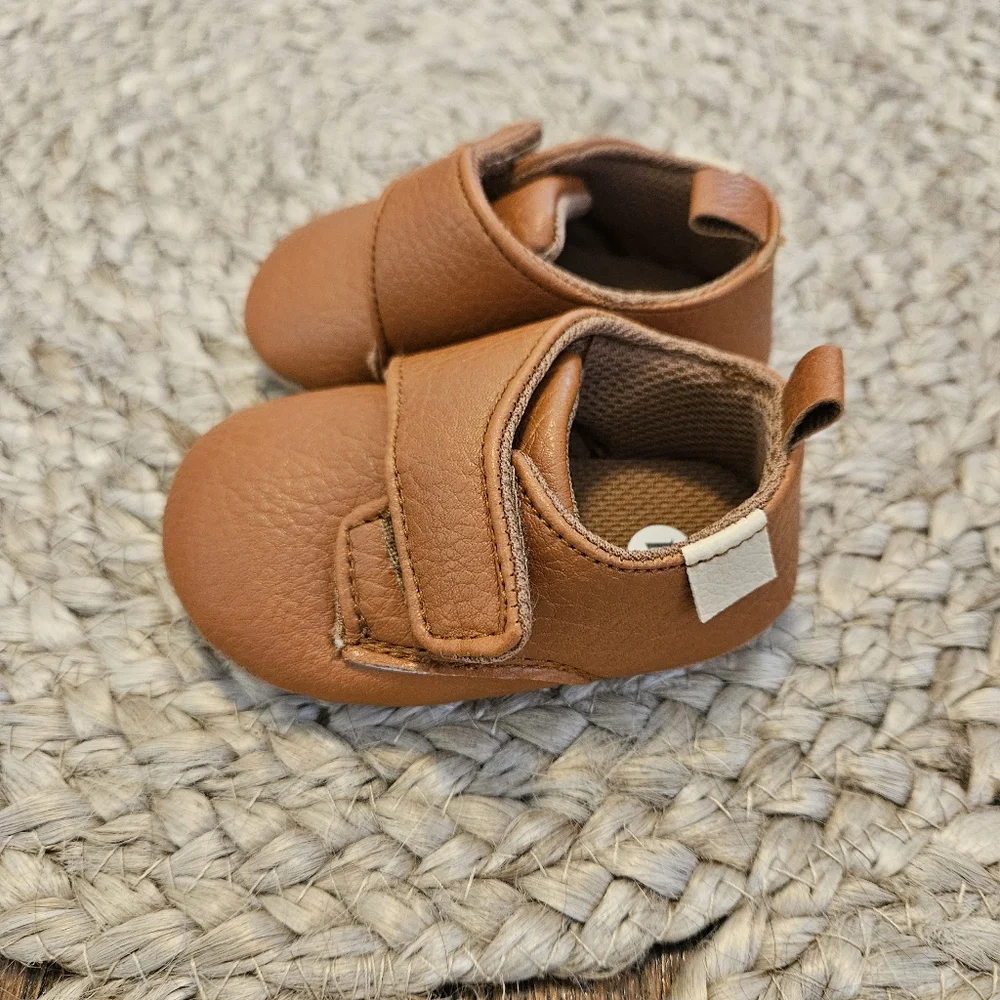 Stylish Kids Shoes Set - White and Brown 3 Pair Size 2 Infant (11)